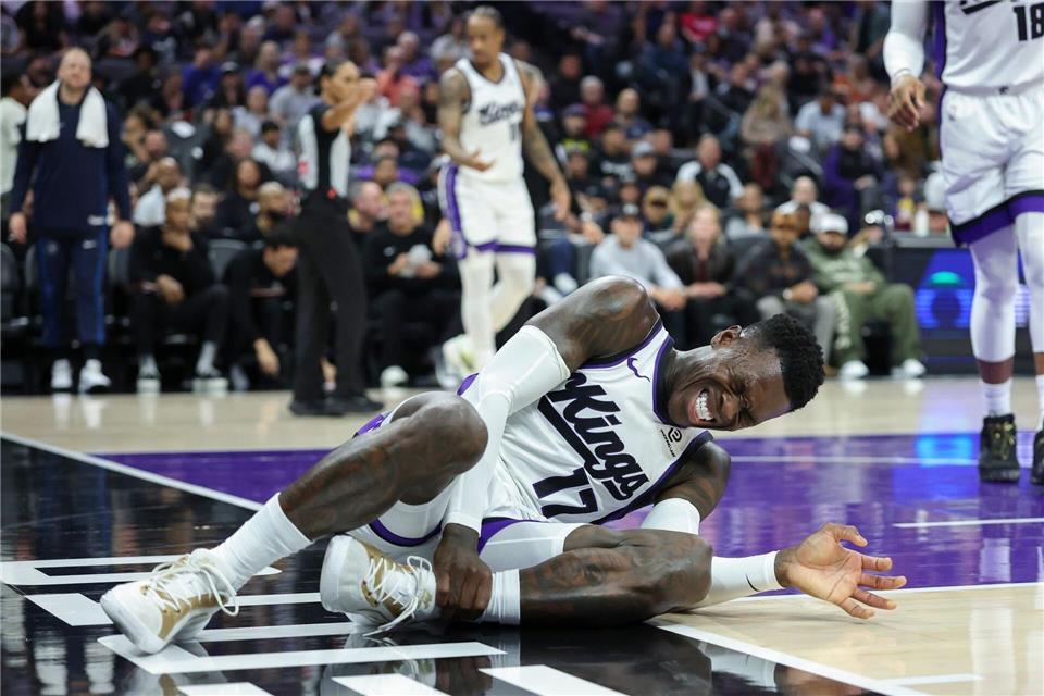 Schmerzhafter Abend für Schröder: Er knickte um und kassierte mit den Kings eine deftige Pleite.Sara Nevis/AP/dpa