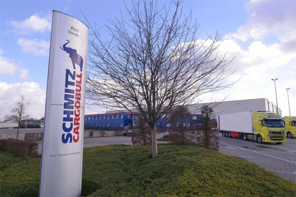 Schmitz Cargobull unterhält auch einen Standort in Vreden. Der Trailerhersteller hat im Geschäftsjahr 2025/26 mehr Fahrzeuge verkauft, zugleich stieg der operative Verlust.