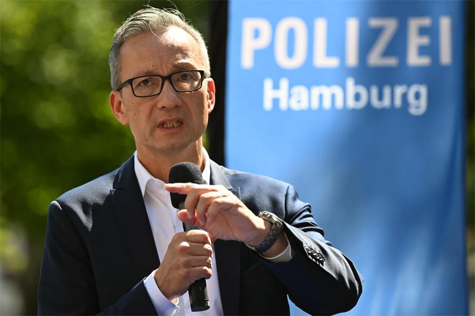 Schnabel will aus familiären Gründen nach NRW zurückkehren. (Archivbild) Lilli Förter/dpa