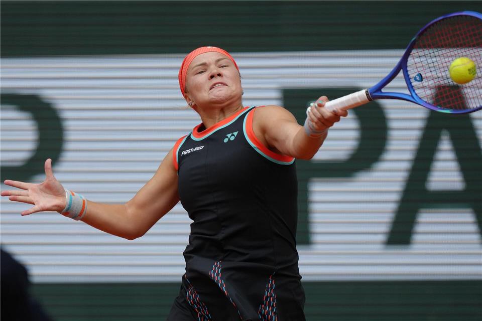 Schnaider besiegte Sabalenka in drei Sätzen.Aurelien Morissard/AP/dpa