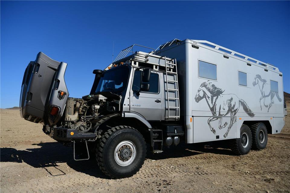 Schnauze hält: Unter der Haube verbirgt sich ein 7,2 Liter großer Diesel.Fabian Hoberg/dpa-tmn