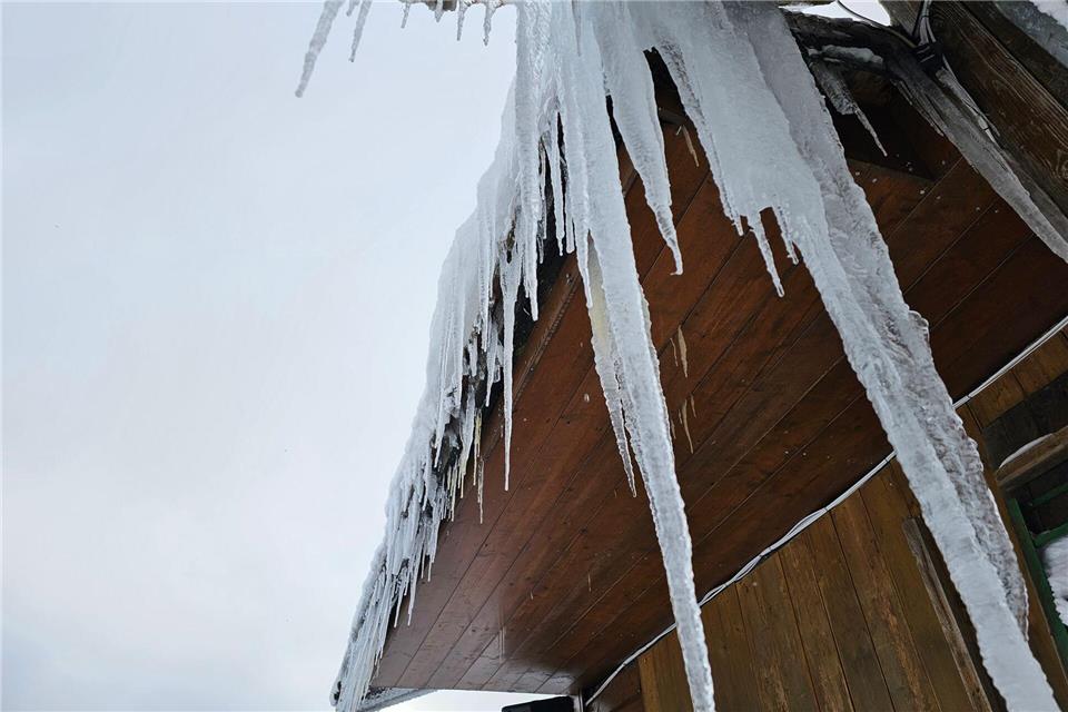 Schnee, Dauerfrost und eisige Nächte prägen aktuell das Wetter in den Mittelgebirgsregionen. (Symbolbild)Mike Müller/dpa