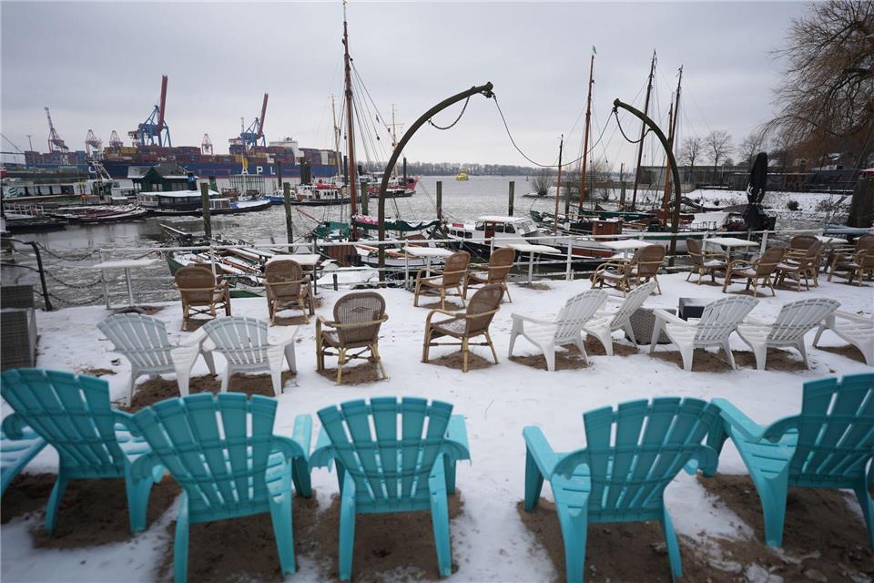 Schnee gibt es im Norden noch immer, doch der ist mittlerweile fest und hart. Marcus Brandt/dpa