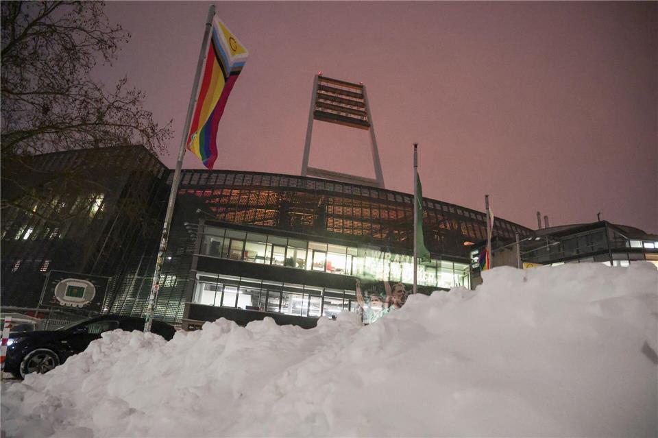Schnee in Bremen: Das Spiel von Werder gegen 1899 Hoffenheim wurde abgesagt.Focke Strangmann/dpa