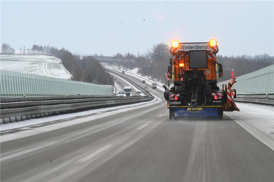 Schnee und Eisglätte: Sachsen rüstet sich gegen den Wintersturm.David Hammersen/dpa