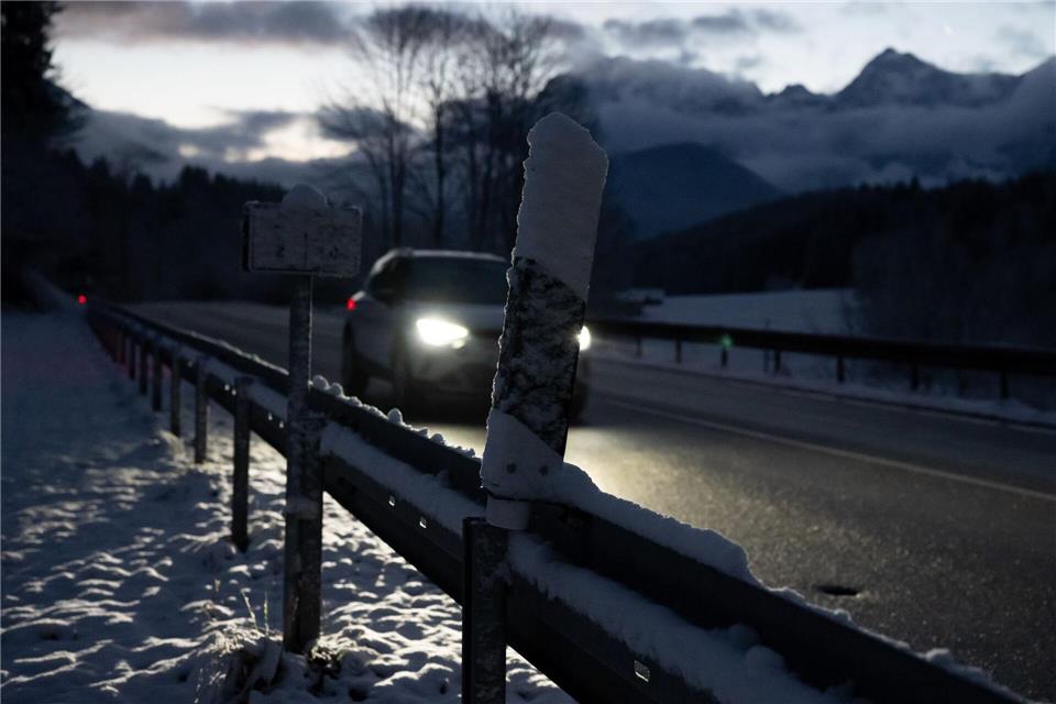 Schnee und Glätte beeinträchtigten auch die Autofahrer im Freistaat.Sven Hoppe/dpa