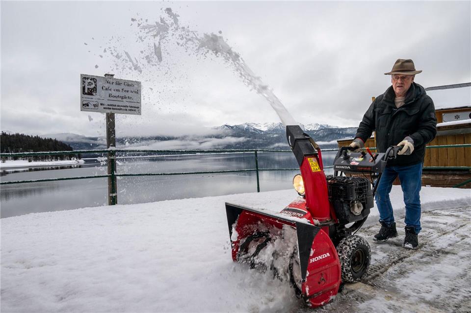Schneeräumen war angesagt. Peter Kneffel/dpa