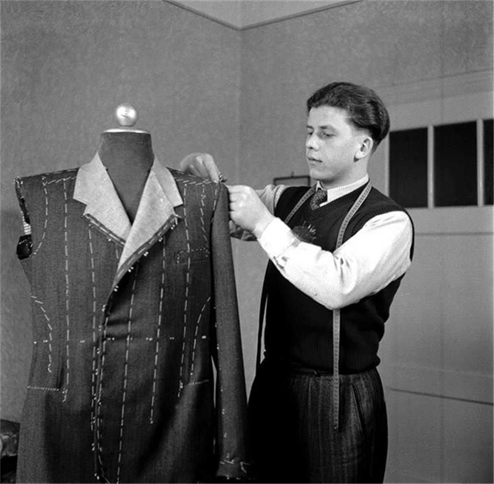 Schneider Brömmel steckt ab (1948).