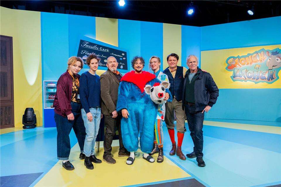 Schnell zeigt sich, dass es im Team der Sendung knirscht, sobald die Kamera aus ist.Rolf Vennenbernd/dpa