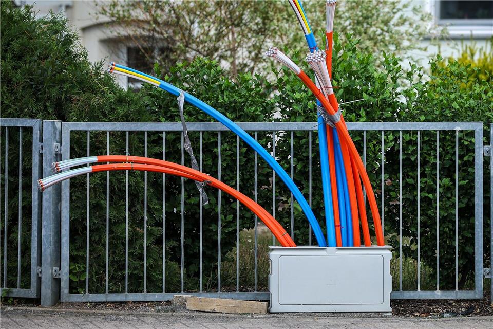 Schnelles Internet via Glasfaser ist bei Unternehmen gefragt, aber auch in vielen Privathaushalten (Symbolbild)Jan Woitas/dpa
