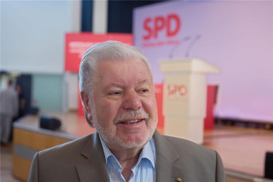 Schnieder bekam nicht so viele Stimmen, wie die Fraktionen von CDU und SPD haben. Nicht erfüllte persönliche Hoffnungen von Parlamentariern könnten dabei eine Rolle spielen, sagt Ex-Ministerpräsident Beck. (Archivbild)Thomas Frey/dpa