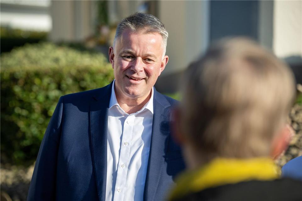 Schnieder bringt zu Haustürgesprächen Zeit und Gummibärchen mit (Archivbild) Harald Tittel/dpa