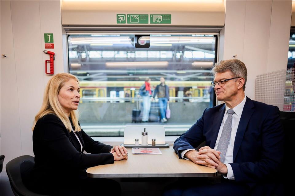 Schnieder hatte Palla als neue Bahnchefin installiert. (Archivfoto)Christoph Soeder/dpa Pool/dpa