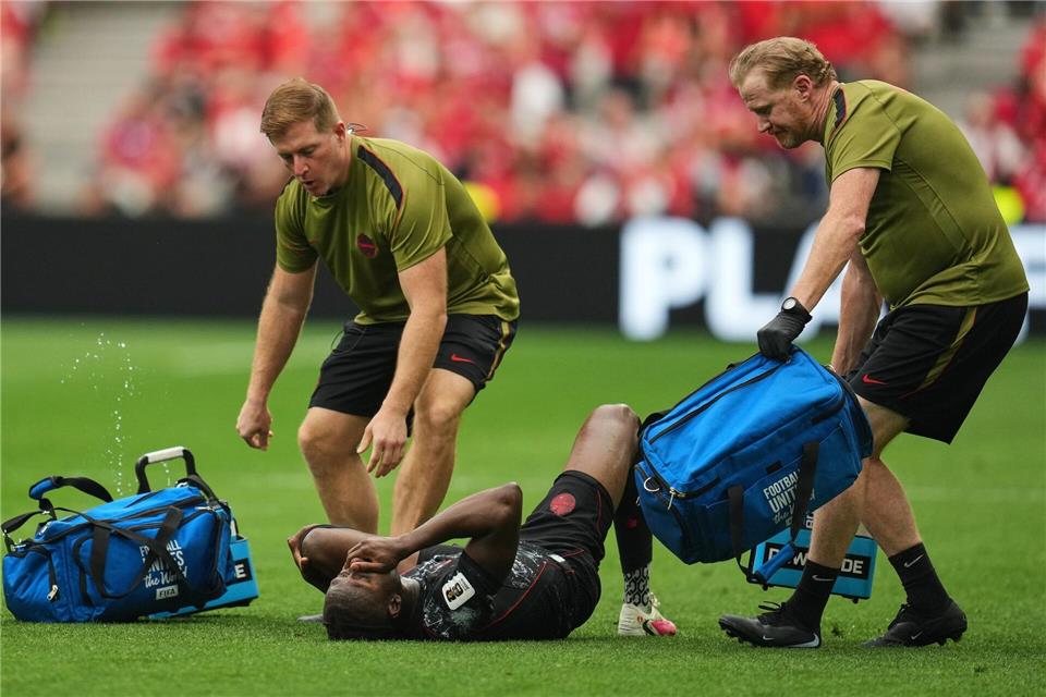 Schockmoment: Koné musste verletzt raus.Abbie Parr/AP/dpa