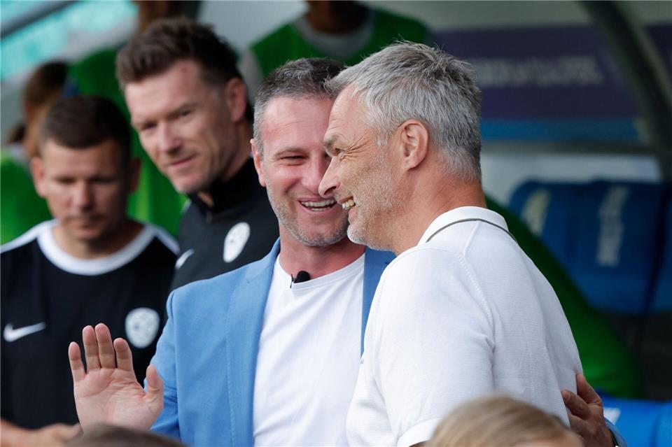 Schöne Bescherung: Bundestrainer Christian Wück (r) erhält zum 53. Geburtstag einen Auswärtssieg.Ales Fevzer/dpa