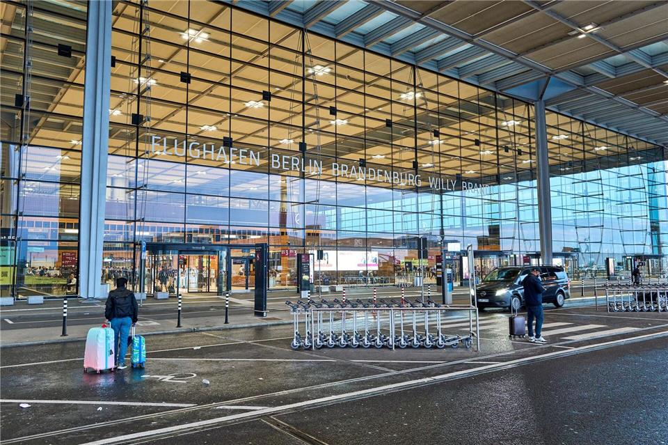 Schönefeld ist die reichste Gemeinde in Brandenburg - dort ist der Flughafen BER angesiedelt. (Archivbild)Michael Ukas/dpa