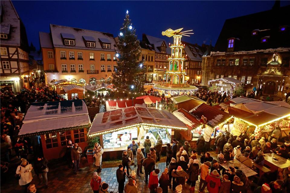 Mal anders: 16 ungewöhnliche Weihnachtsmärkte in Deutschland Schöner als in Quedlinburg geht’s wahrscheinlich kaum: nahezu ein Bilderbuch-Weihnachtsmarkt.Matthias Bein/dpa/dpa-tmn