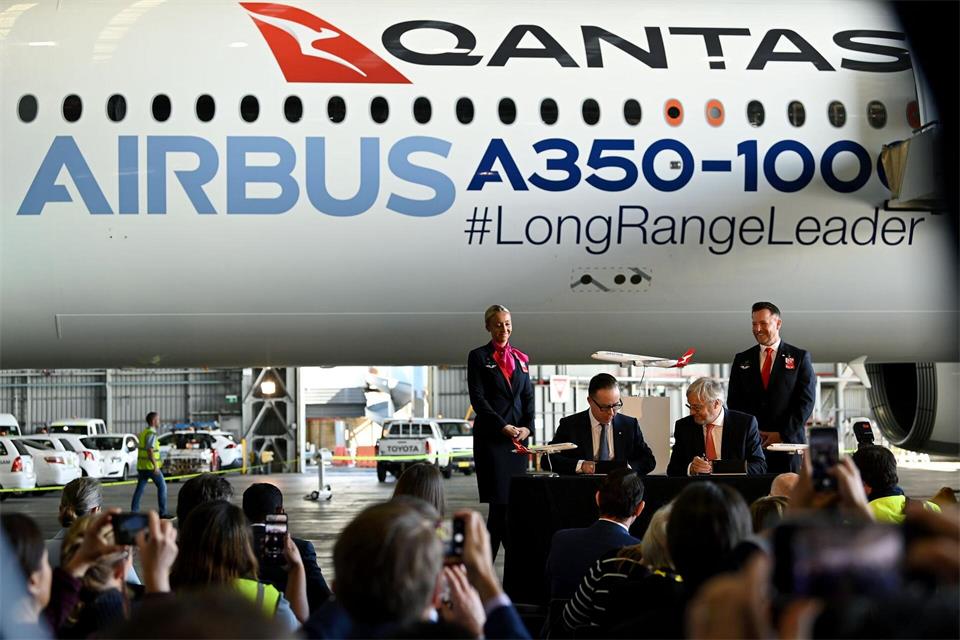 Schon 2022 kündigte Qantas mit „Project Sunrise“ die längsten Nonstop-Flüge der Welt an. (Archivbild)Bianca De Marchi/AAP/dpa