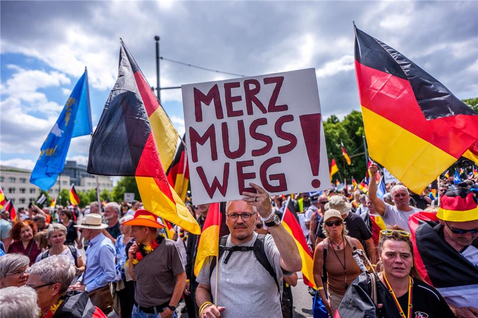 Schon Anfang Juni hatte das „Projekt M1llion“ in Berlin zu einer Demonstration gegen die Bundesregierung aufgerufen. (Archivbild) Michael Kappeler/dpa