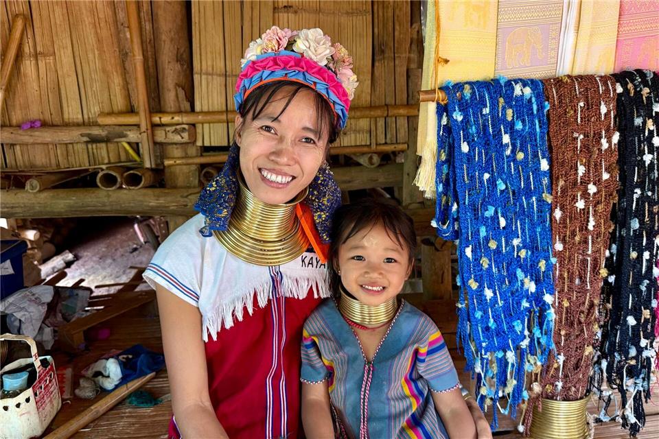Schon Kinder ab fünf Jahren tragen die Messingringe.Carola Frentzen/dpa