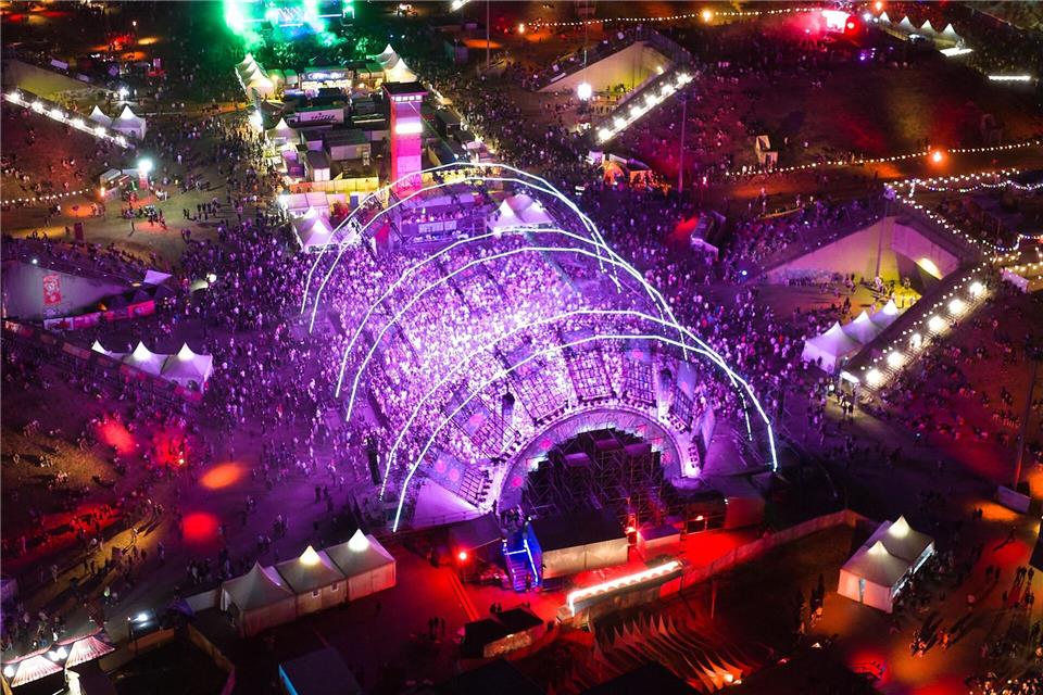 Schon am Freitag kamen laut den Veranstaltern mehr als 60.000 Besucher.Thomas Frey/dpa
