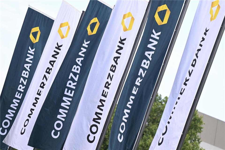 Schon bei der Commerzbank-Hauptversammlung 2025 war eine drohende Übernahme durch die Unicredit ein Thema. (Archivbild)Arne Dedert/dpa