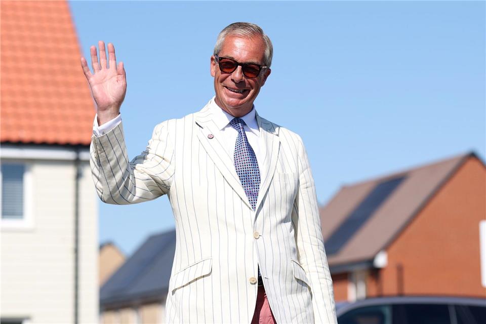 Schon bei der Stimmabgabe gut gelaunt: Rechtspopulist Nigel Farage. Richard Pelham/AP/dpa