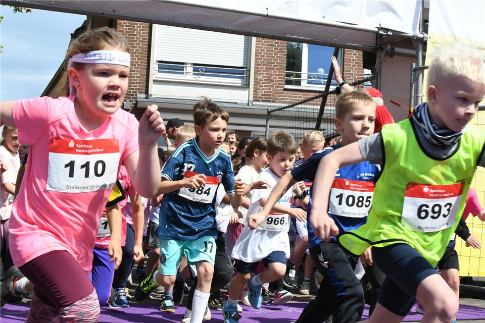 Schon beim Start keinen Platz verschenken. Mit ebenso viel Spaß wie Ehrgeiz gingen auch beim 37. Borkener Citylauf die Nachwuchsläufer auf die Strecke.