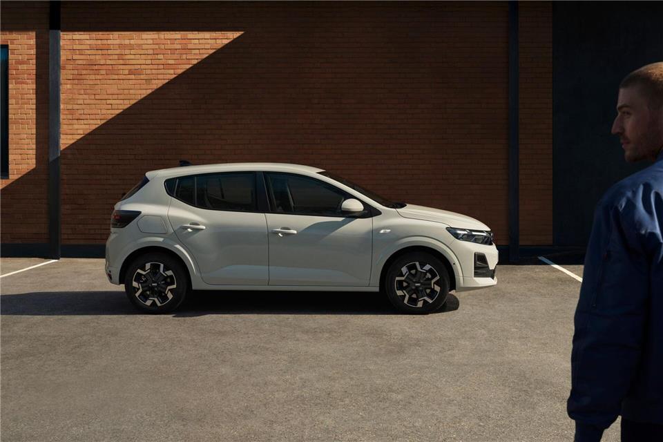 Schon fast an der Grenze zum Kompaktwagen: Der Dacia Sandero.Dacia/Renault SAS/dpa-tmn