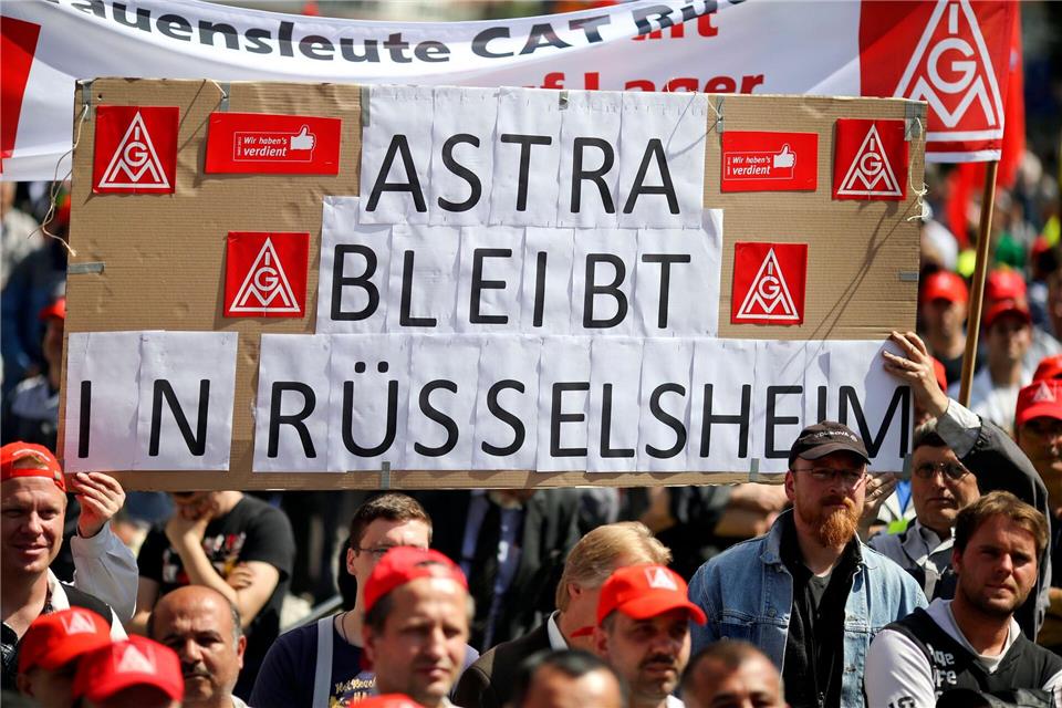 Schon im Jahr 2012 ein heißes Thema bei Opel: Wo wird der Astra künftig gebaut? (Archivbild)Frank Rumpenhorst/dpa