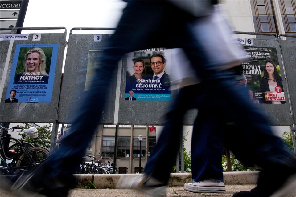 Frankreichs Premier sieht Lösung der Krise ohne Neuwahlen Schon im November könnte es Neuwahlen in Frankreich geben (Archivbild).Christophe Ena/AP/dpa