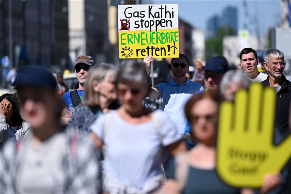 Schon in den vergangenen Wochen folgten wie hier in Hamburg viele dem Aufruf von Fridays for Future, gegen die Gaspolitik der Bundesregierung auf die Straße zu gehen. (Archivbild)Sven Hoppe/dpa