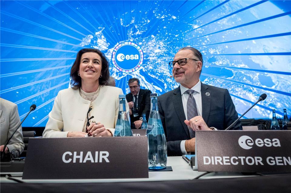 Schon seit Längerem steht fest, dass es für Europa drei Plätze Richtung Mond geben soll. (Archivbild)Sina Schuldt/dpa