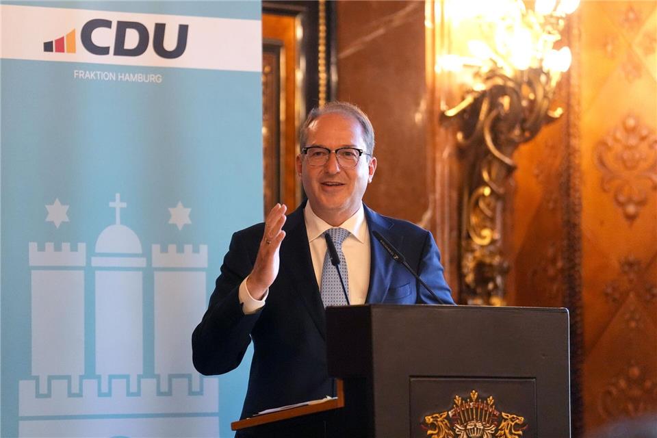 Schon vor dem Eintritt eines Krisenfalls will Dobrindt Bund und Länder beim Zivilschutz enger verzahnen.  Marcus Brandt/dpa