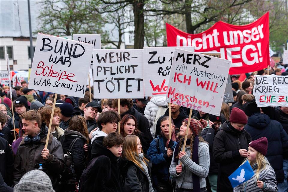 Schon vor dem Schulstreik hatte die Schulbehörde klargestellt, dass eine Teilnahme während des Unterrichts als unentschuldigte Fehlzeit gewertet werde.Marcus Golejewski/dpa