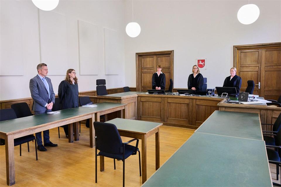 Schon zu Prozessbeginn räumte das Gericht ihnen wenig Chancen ein.Julian Stratenschulte/dpa