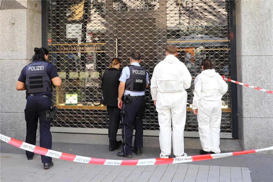 Schon zweimal wurde auf das Uhrengeschäft geschossen. -/dpa