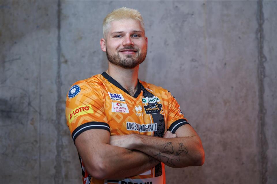 Schott freut sich aus das Duell mit dem alten Rivalen. (Archivbild)Andreas Gora/dpa