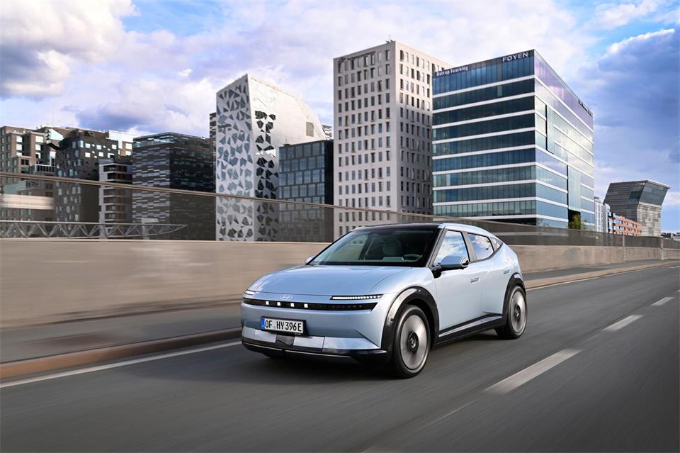 Schräge Silhouette, klare Ansage: Der Hyundai Ioniq 3 soll noch dieses Jahr kommen – als Einstieg in die elektrische Kompaktklasse.Hyundai/dpa-tmn