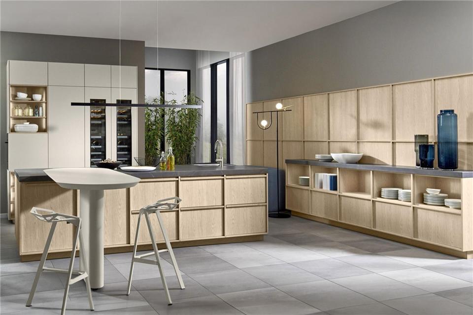 Schrankfront mit filigranem Rahmen: Der Japandi-Stil zeichnet sich durch Minimalismus, sanfte Farben und natürliche Materialien aus.Pronorm Einbauküchen/dpa-tmn