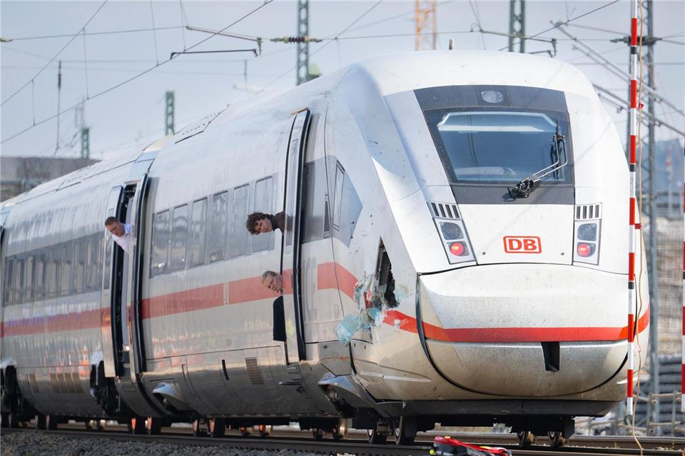 Schreck auf der ICE-Strecke Fulda-Hanau.Boris Roessler/dpa