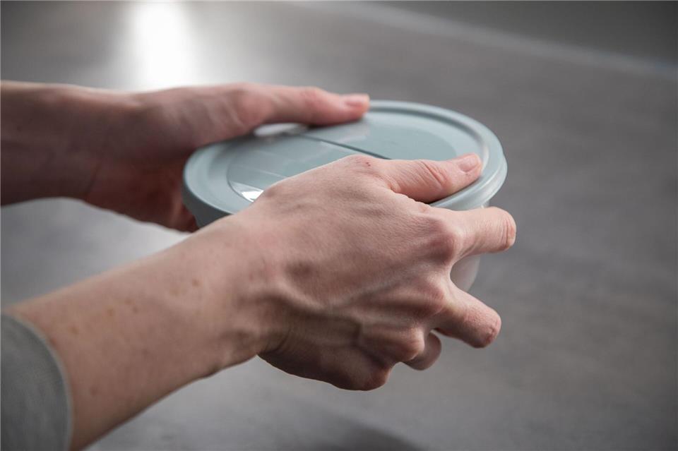 Schritt 3: Kräftig schütteln.Christin Klose/dpa-tmn