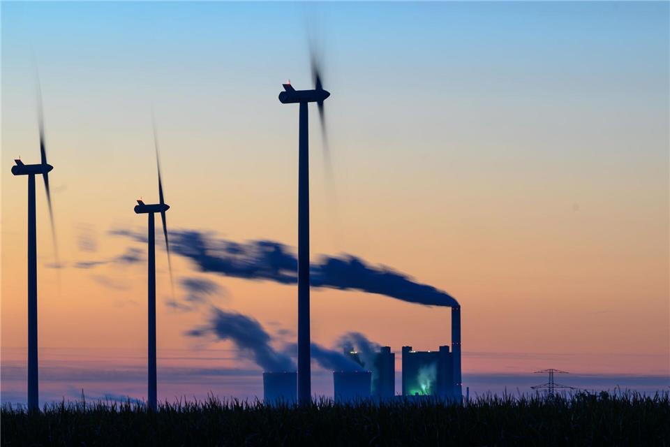 Schrittweise Planung: Weitere Genehmigungen für das Kraftwerk sollen folgen. (Archivbild) Hendrik Schmidt/dpa