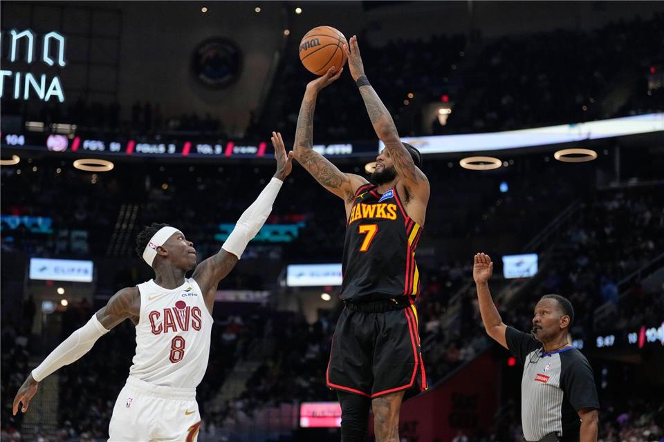 Schröder (links) und die Cavaliers haben vier Siege in Serie eingefahren.Sue Ogrocki/AP/dpa