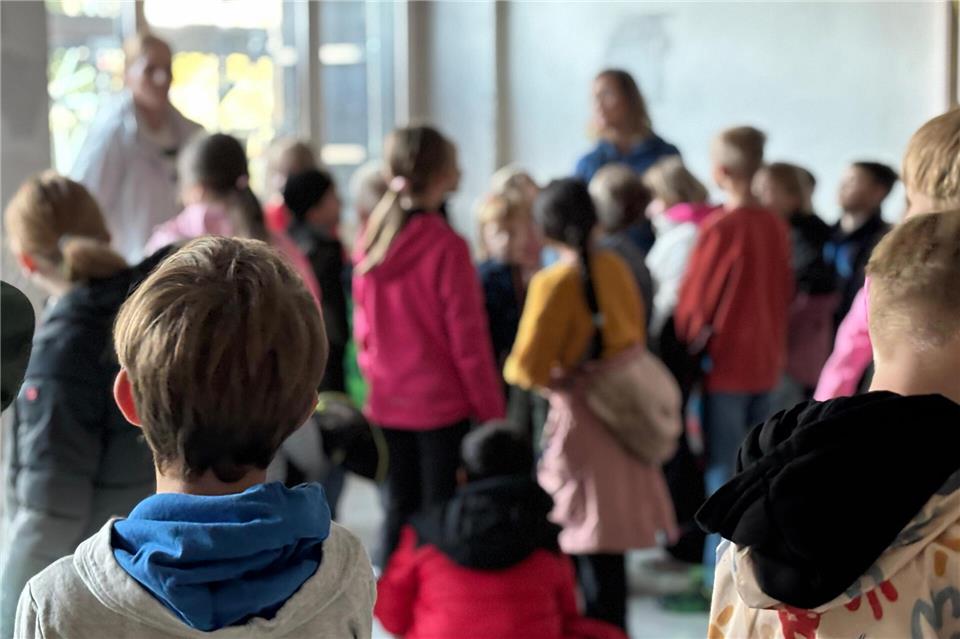 Walburgis-Schüler werfen ersten Blick in neue Klassenräume in Ramsdorf Schüler der Walburgisschule konnten einen Blick in ihre neuen zukünftigen Klassenräume werfen.