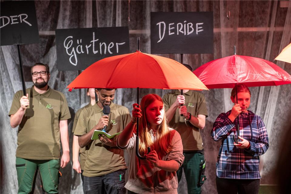 Schüler des Gymnasiums Maria Veen und Mitarbeiter der Gärtnerei des Benediktushofs standen gemeinsam beim Stück "Was Grünes" auf der Bühne.