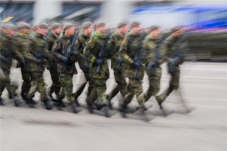Schüler wollen gegen den geplanten Wehrdienst demonstrieren. Julian Stratenschulte/dpa