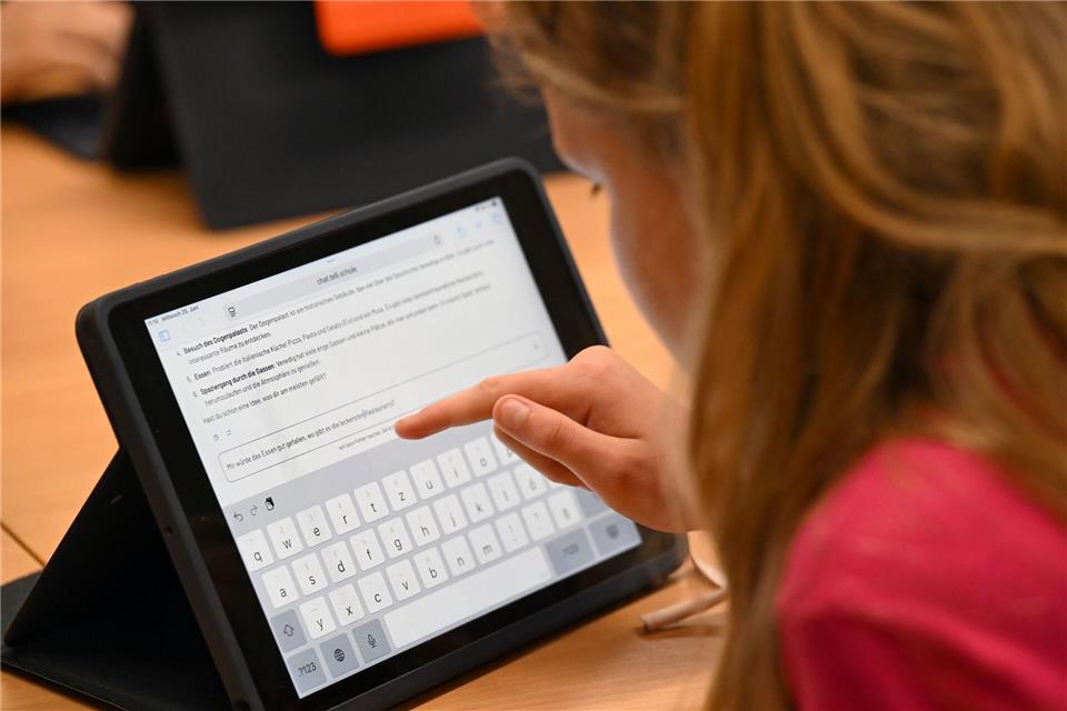 Schülerinnen und Schüler im kleinsten Bundesland können den KI-Chatbot Telli nutzen. Bremen ist nach eigenen Angaben das erste Bundesland, das Telli flächendeckend zur Verfügung stellt.Carmen Jaspersen/dpa