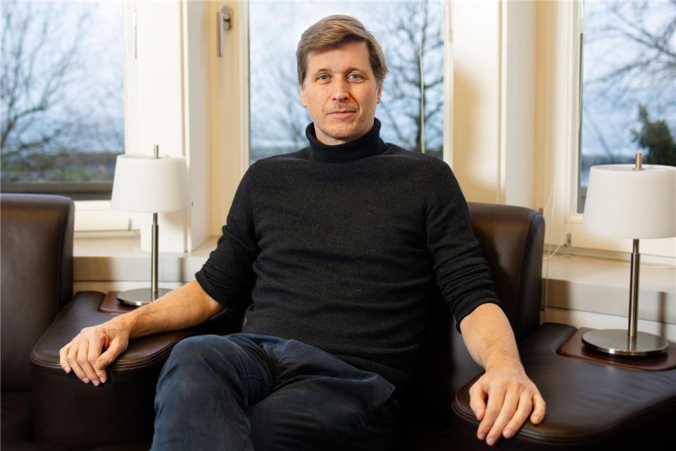 Schularick verknüpft in seiner Forschung Makroökonomie mit Wirtschaftsgeschichte und ist dafür 2022 mit dem Leibniz-Preis ausgezeichnet worden. (Archivbild) Frank Molter/dpa