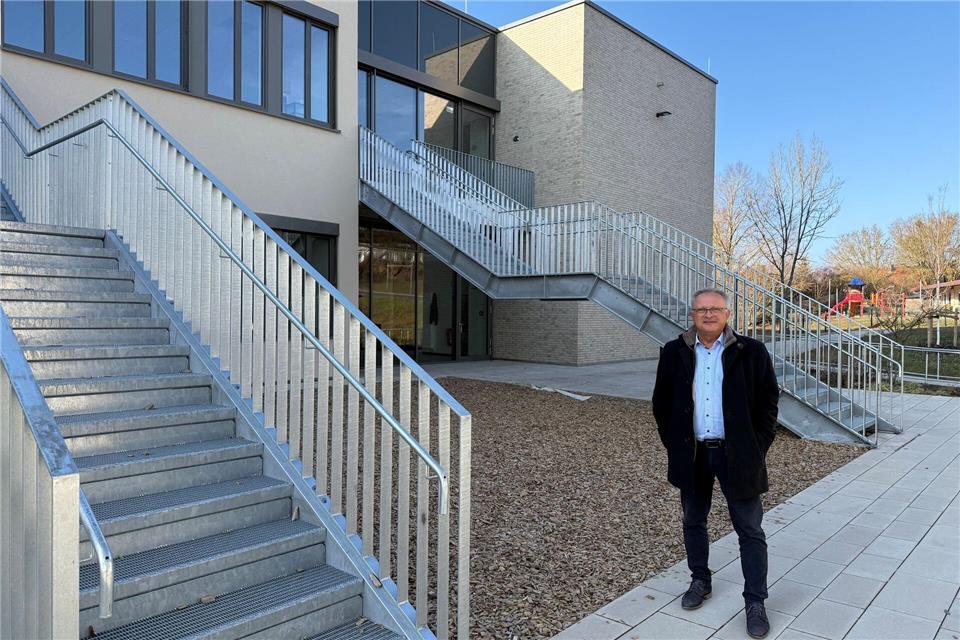 Schulleiter Frank Wrabletz ist froh, dass Land Hessen nun eine einheitliche Regelung für den Umgang mit Handy an den Schulen geschaffen hat.: „Die Diskussionen mit Eltern sind dadurch praktisch verstummt.“ Michael Bauer/dpa